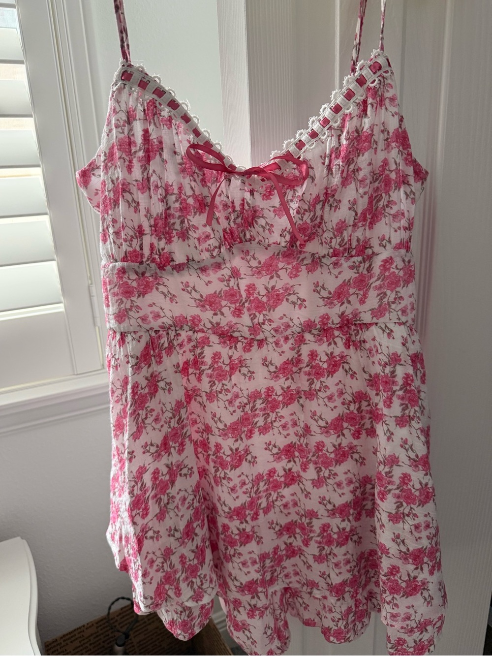 Francesca’s Floral Pink & White Spaghetti Strap flowy tunic